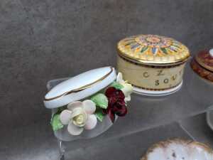 Porcelain pin dishes and trinket boxes - 2