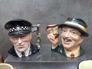 Collection of Toby and character jugs - 5