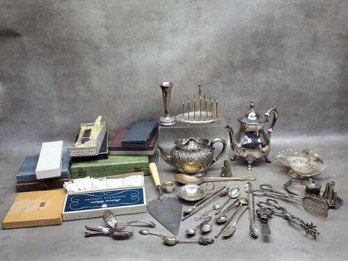 Assorted silver plate, some boxed