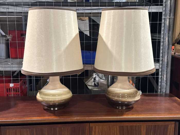 Pair of brown lamps