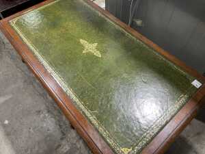 Victorian writing desk with green leather top - 2