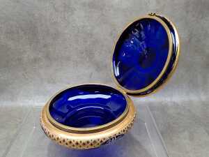 Antique gilt and cobalt-enamelled circular hinged box - 3