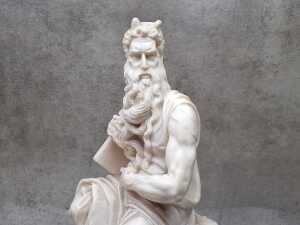 After Michelangelo, Moses. Reproduction resin statue. - 2