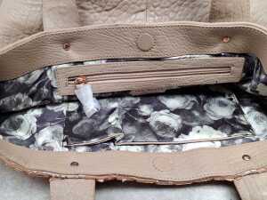 Designer-style rose gold tone handbag with floral lining - 3