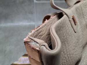 Designer-style rose gold tone handbag with floral lining - 5