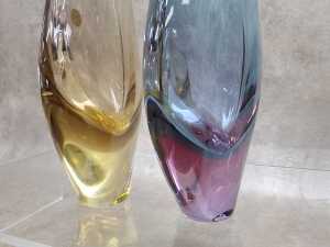 Two Ricaro art glass vases, one with original label - 4