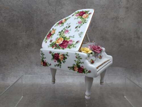 Royal Doulton 'Old Country Roses' porcelain piano music box