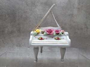 Royal Doulton 'Old Country Roses' porcelain piano music box - 4