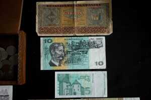 Collection of assorted coins and banknotes - 4