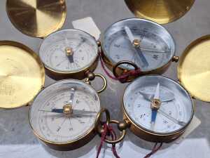 Novelty compasses and travel clocks - 4