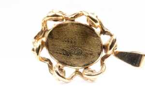 A triplet opal pendant in 9 carat yellow gold - 3