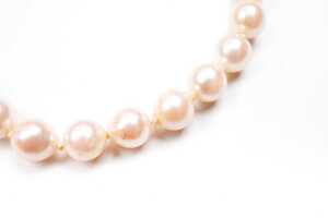 A cultured pearl bracelet with magnetic clasp - 2