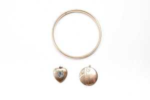 A collection of 9 carat gold lined and filled jewellery