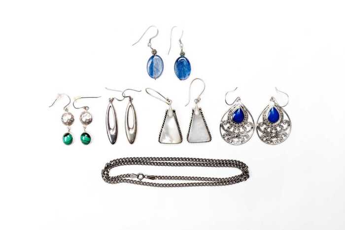 A collection of jewellery in sterling silver