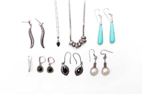 A collection of jewellery in sterling silver