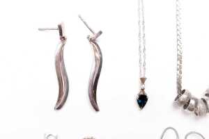 A collection of jewellery in sterling silver - 3