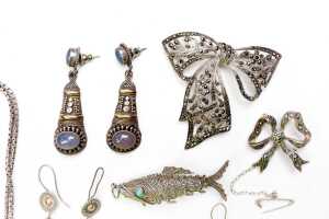 A collection of silver jewellery - 2