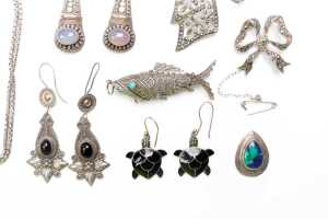 A collection of silver jewellery - 3