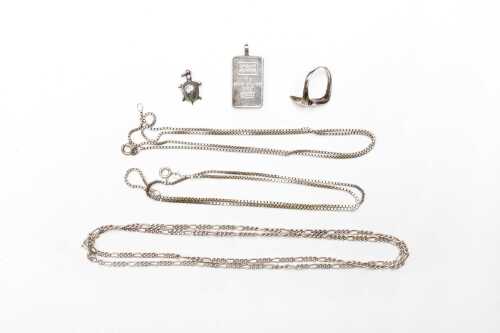 A collection of jewellery in sterling silver
