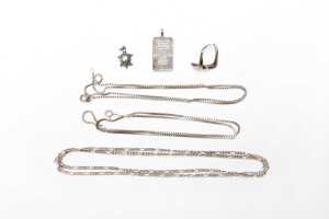 A collection of jewellery in sterling silver