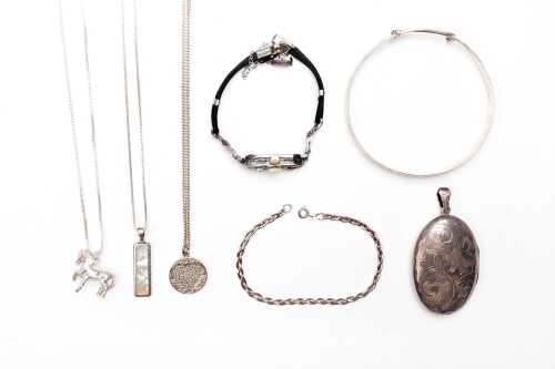 A collection of jewellery in sterling silver