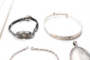 A collection of jewellery in sterling silver - 2