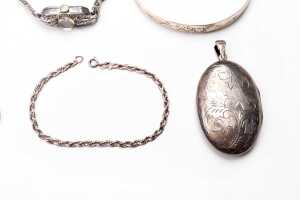 A collection of jewellery in sterling silver - 3