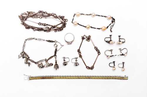 A collection of vintage jewellery in sterling silver