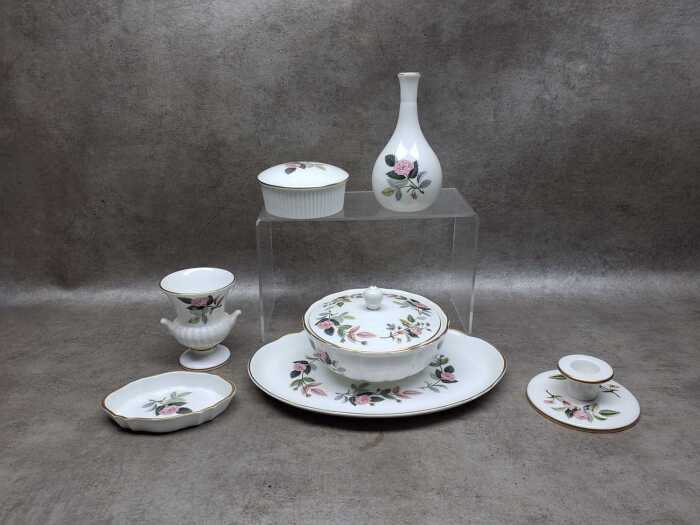 Seven Wedgwood 'Hathaway Rose' porcelain pieces