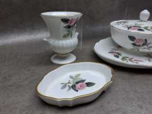 Seven Wedgwood 'Hathaway Rose' porcelain pieces - 2