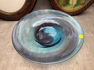 Pair of oval picture frames with convex glass - 2