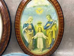 Pair of oval picture frames with convex glass - 4