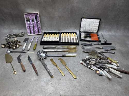 Assorted cutlery