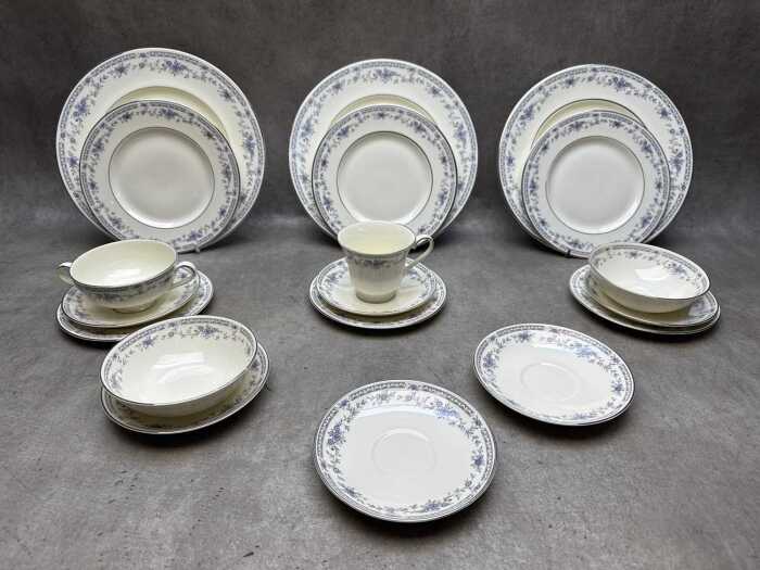 Minton 'Bellemeade' porcelain part dinner setting