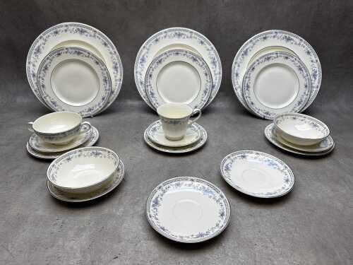 Minton 'Bellemeade' porcelain part dinner setting
