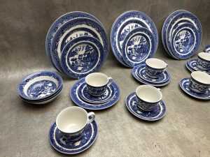 Johnson Bros porcelain blue and white part dinner set - 3