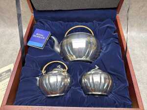 Royal Selangor "The Melon Pot Saga' pewter tea service in presentation bow - 2