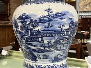 Oriental-style blue and white ceramic lamp - 3