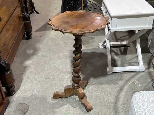 Mahogany double barley twist lamp table