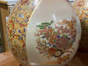 Pair of Japanese style hand-embellished porcelain vases - 2