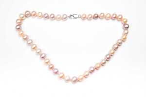 A dyed freshwater pearl necklace with silver clasp and three bracelets - 2