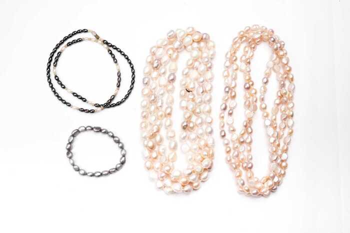 A collection of freshwater pearl jewellery