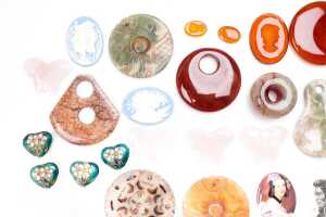 A large collection of cameos, carved gemstones and pendants - 2