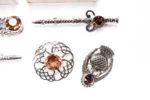 A collection of Scottish jewellery - 5