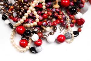 A large collection of costume jewellery - 3