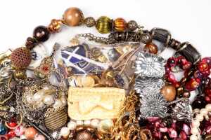 A large collection of costume jewellery - 4