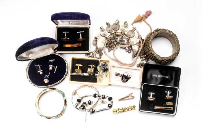 A collection of costume jewellery