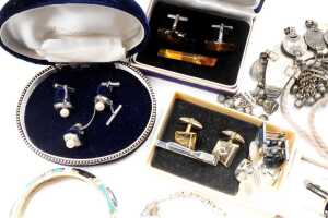 A collection of costume jewellery - 5