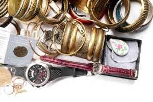 A large collection of costume jewellery - 3