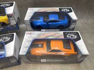 Four Maisto special edition 1:18 scale die-cast model Ford Mustang cars - 3